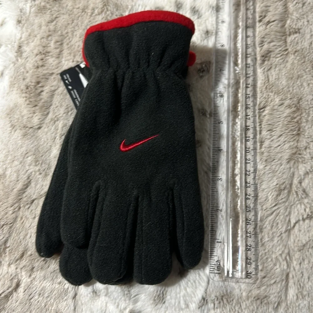 NIKE youth warm black red gloves size 8/20